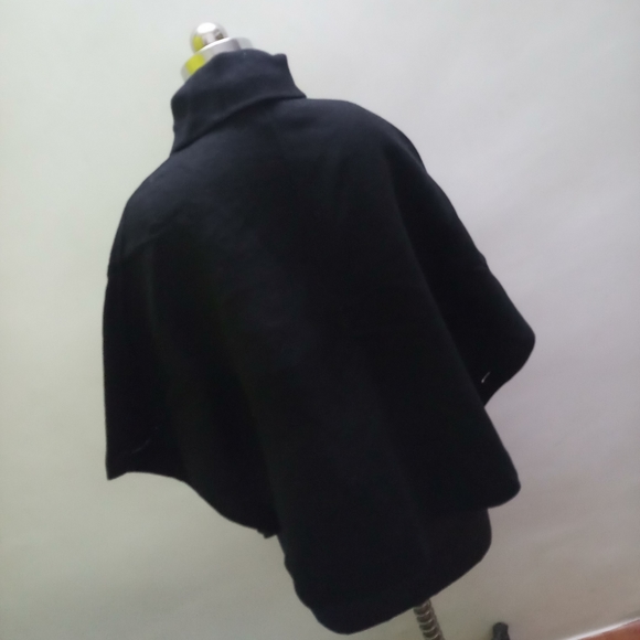 Warm poncho...M to L - Picture 3 of 5